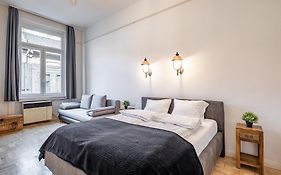 Luxurious Apartments At City Center